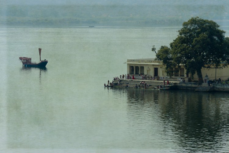 lake pichhola txt