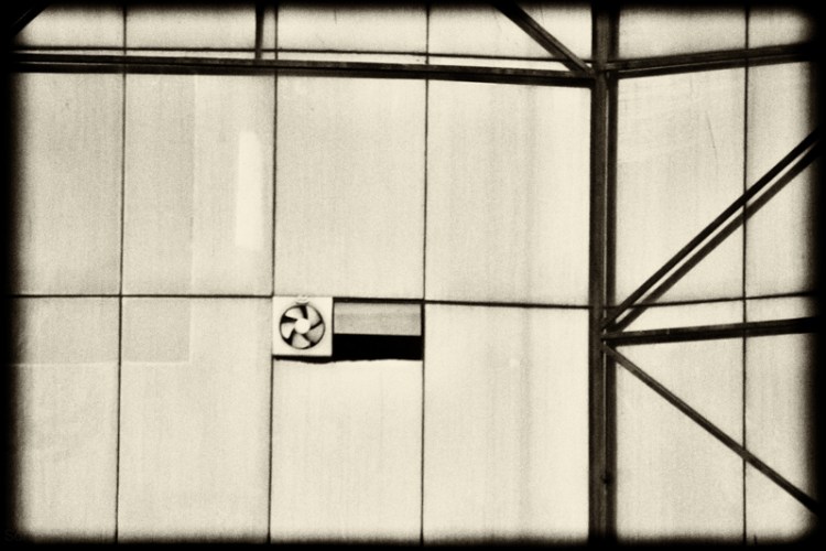 Broken geometry-8082014